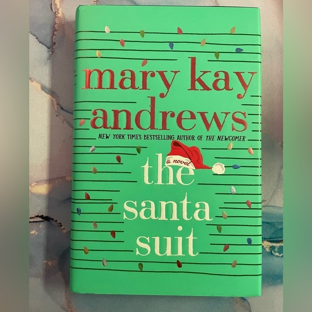 Mary Kay Andrews 'The Santa Suit' Book